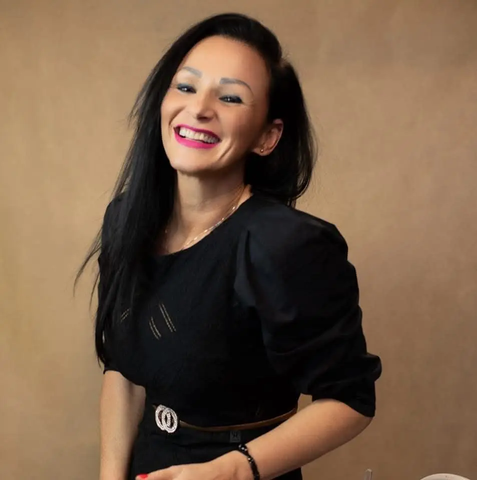 Dr. Névery Éva