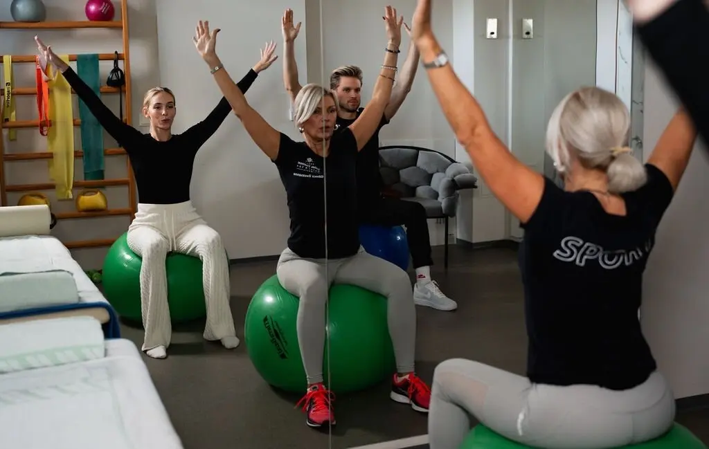 Fitneszóra fitneszlabdákkal